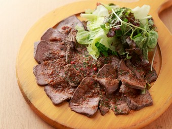 しっとりと柔らかく、食べごたえのある『ローストビーフ』