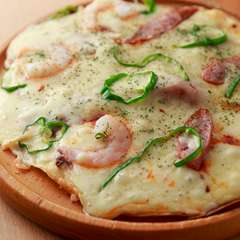 チーズがトロリ。焼きたて、熱々を楽しめる『本日の気まぐれピザ』