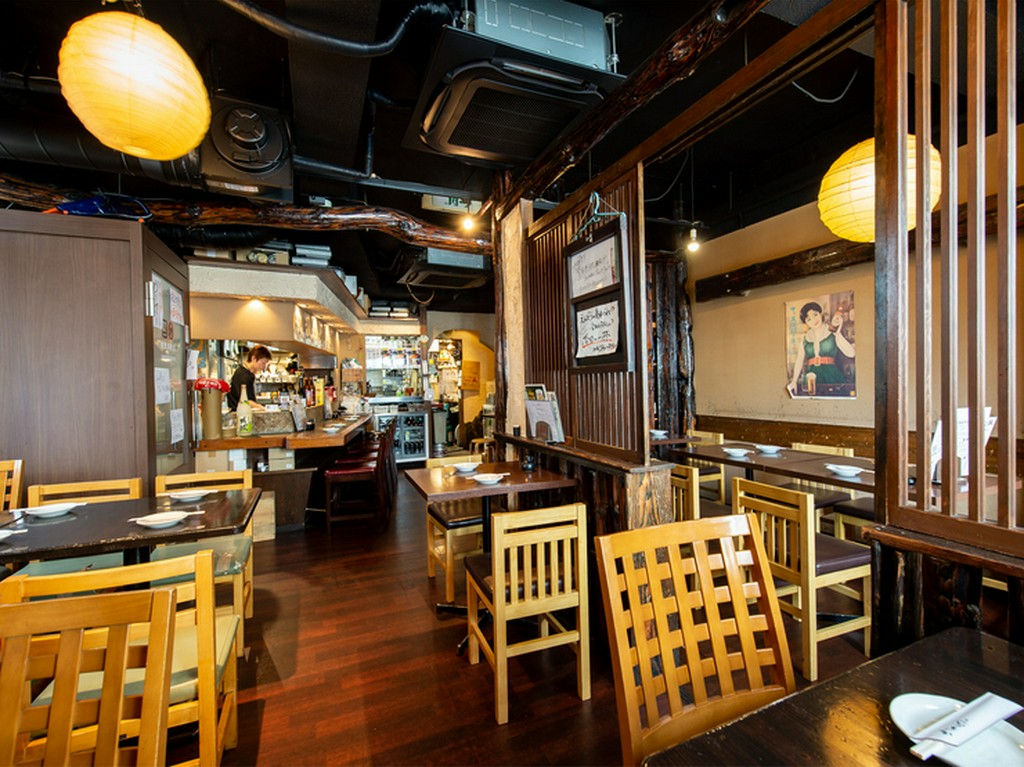 テーブル席はニーズに合わせてレイアウトの変更が可能