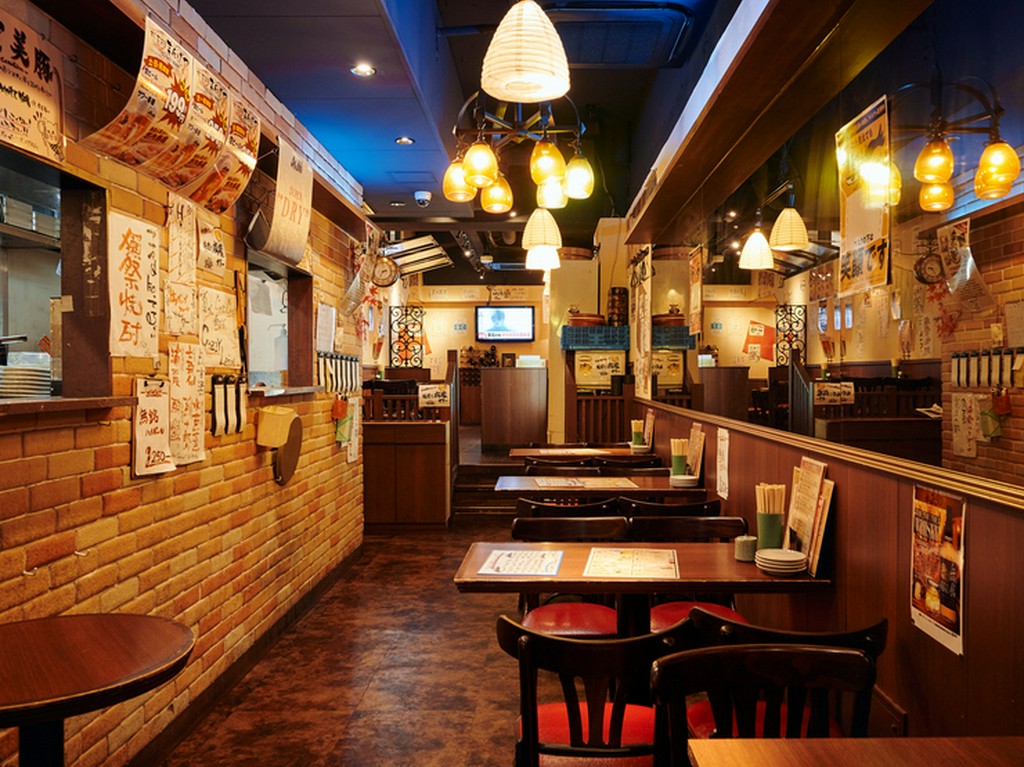 会社帰りにフラッと立ち寄れる、カジュアルで落ち着いた雰囲気