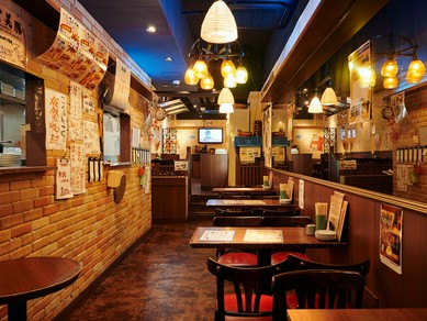 会社帰りにフラッと立ち寄れる、カジュアルで落ち着いた雰囲気