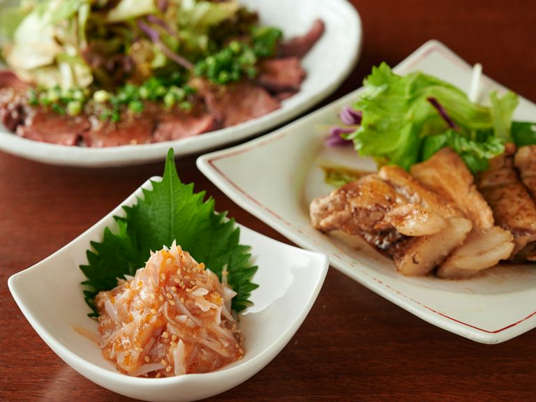 海鮮料理だけでなく、肉料理や酒肴などの一品料理が充実