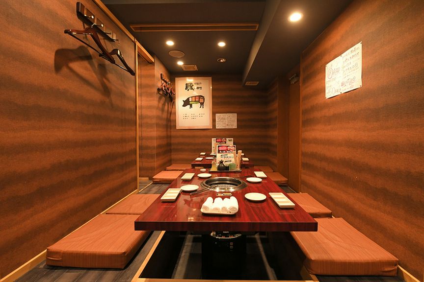 肉を囲んで会話も弾む、焼肉デートや肉好き女子の集まりに