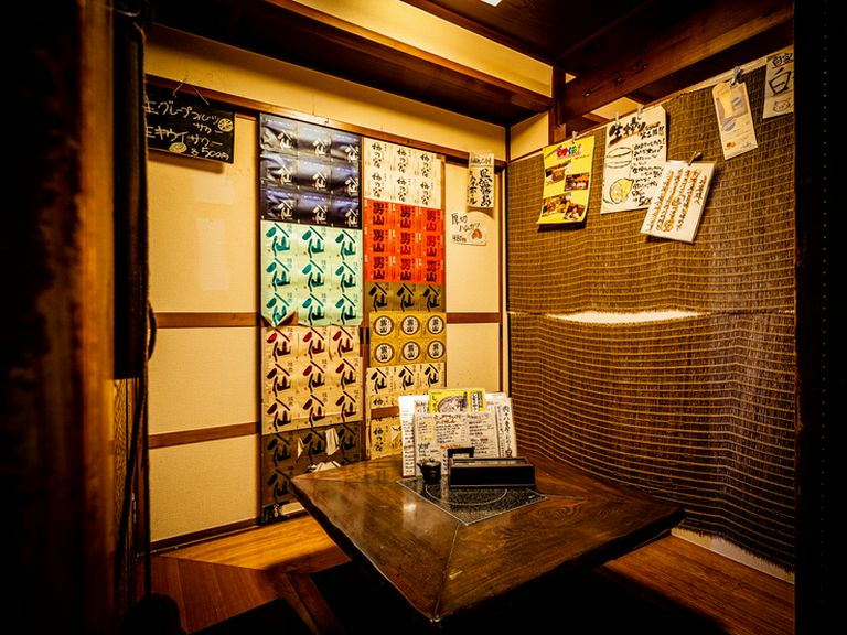 4名向け個室はくつろげる掘りごたつ式