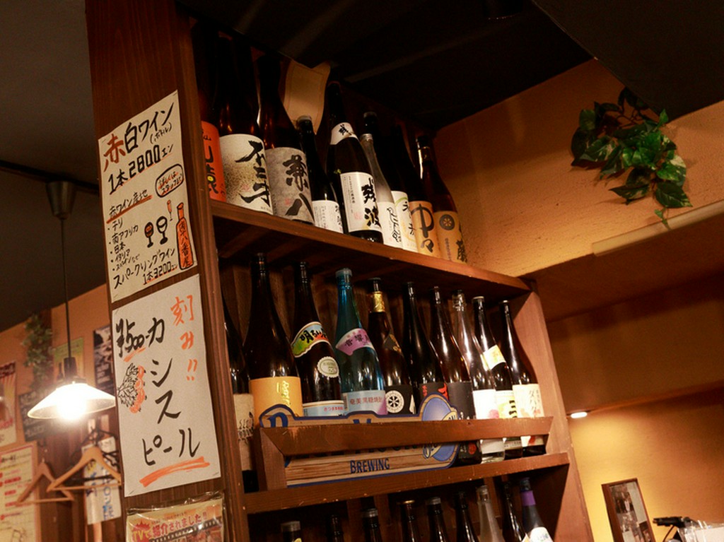 焼酎、日本酒、サワーも充実。ハイボールはメガサイズも可能