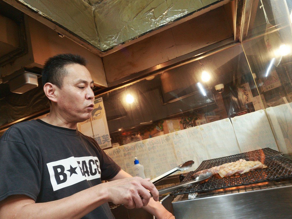 鶏、豚、牛からカンガルーまで！　備長炭で香ばしく炭火焼に