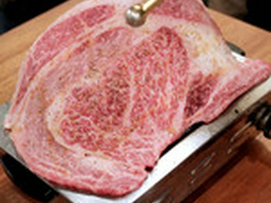 新宿 代々木でバースデープレート お誕生日 記念日特典のあるお店 焼肉 ステーキ ヒトサラ 新宿 代々木でバースデープレート お誕生日 記念日特典のあるお店 焼肉 ステーキ ヒトサラ
