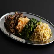 （小）748円（大）968円
※写真は大。