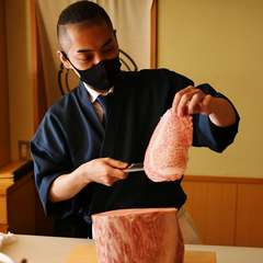 大人の“IKI”がコンセプトのモダンな店内