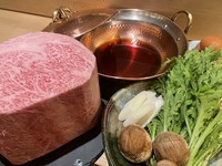 和の設えの洗練された大人の空間で、季節ごとの旬を味わうおまかせコースをぜひお楽しみくださいませ。