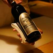 種類豊富なドリンクは、日本酒やワイン等お肉に合うものをセレクト。
