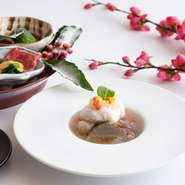 ご来店の際はご予約頂けますとお席のご用意がスムーズでございます。
メッセージのご希望があれば、ご連絡ください。
　例　Happy Birthday○○