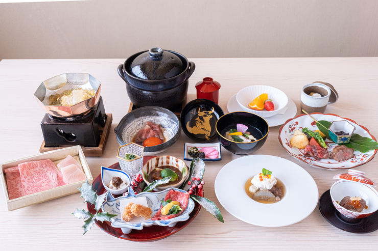 "Chef's Choice Course" - 8 dishes in total, featuring rare cuts of Kyoto beef (semi-private room guaranteed)