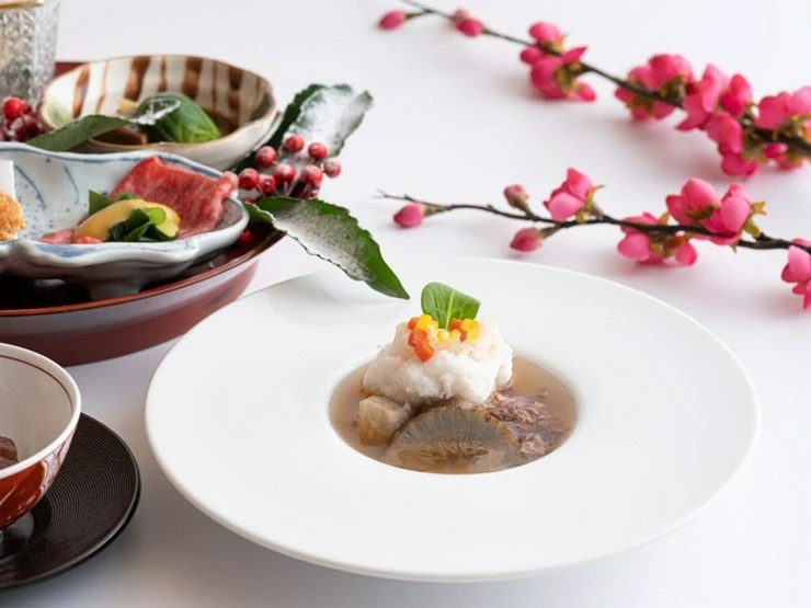 【周年纪念套餐】包含一杯您选择的饮品和一份周年纪念拼盘（水果拼盘：保证半私密包间）