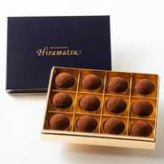 自家製のトリュフチョコレート。
表記金額は12個入りです。
6個入りもご用意しております（￥1,620）