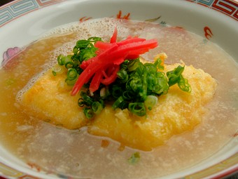 店主自慢のトンコツだしをじっくり味わう『だし巻き揚げ出しトンコツおだしで』