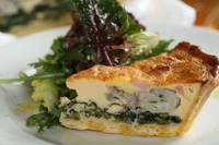 旬のぷりぷりの牡蠣と、鎌倉野菜＆自家農園野菜のマリアージュ！！
丁寧に焼き上げた至極のキッシュ！！