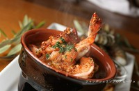 Shrimp-Ajillo"
Colossal shrimp cooked in garlic oil served with homemade focaccia

ジャンボシュリンプのガーリックオイル煮 自家製フォカッチャと一緒に