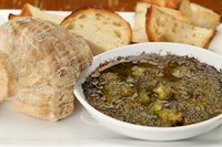 Broiled sea snails with thai herb butter (Oriental style)
つぶ貝のタイハーブバターオーブン焼き エスカルゴ仕立て
香草やレモングラス、コブミカンの葉の香りをバターに閉じ込めてツブ貝を焼き上げました。