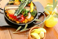 Fish House original fish paella served with roasted seasonal fish & vegetables
フィッシュハウス オリジナル フィッシュパエリア 季節鮮魚とその日の野菜達のローストと一緒に
Half ￥1920 Full ￥2480