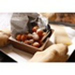 Deep fried gnocchi with cheese.
テーブルの上にあると落ち着く、スタッフお勧めのフィンガーフード
