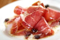 Prosciutto from San Daniele
世界3大生ハムの１つ。一皿でたっぷりとご用意しました。
