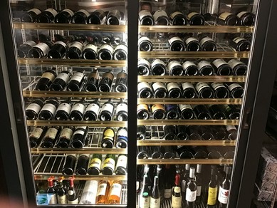 お肉に合うワインや茨城の地酒等が豊富にあります。