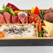 常陸牛のステーキ、ハンバーグ、ローストビーフ、味噌焼きの4種類を盛り合わせた人気のお弁当メニュー、メインのステーキも変更が可能です。(有料)
