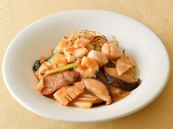 五目具だくさんあんかけやきそば