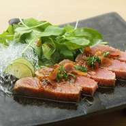 ミナミマグロの中トロ部分を、贅沢にステーキでお召し上がりください。