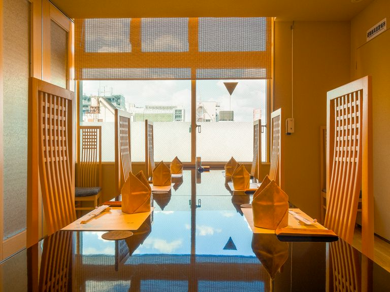 6〜10名用個室。お子様連れの食事会や会議の席におすすめ