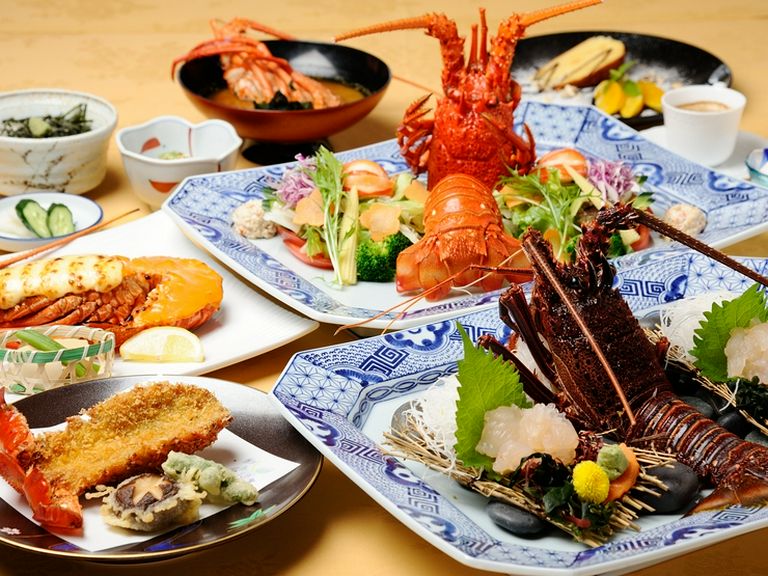 特別な日のディナーに最適。伊勢海老づくしの贅沢なコースが充実