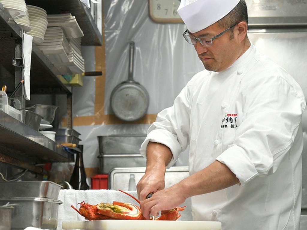 名物の活伊勢海老料理と、きめ細やかなサービスでおもてなし