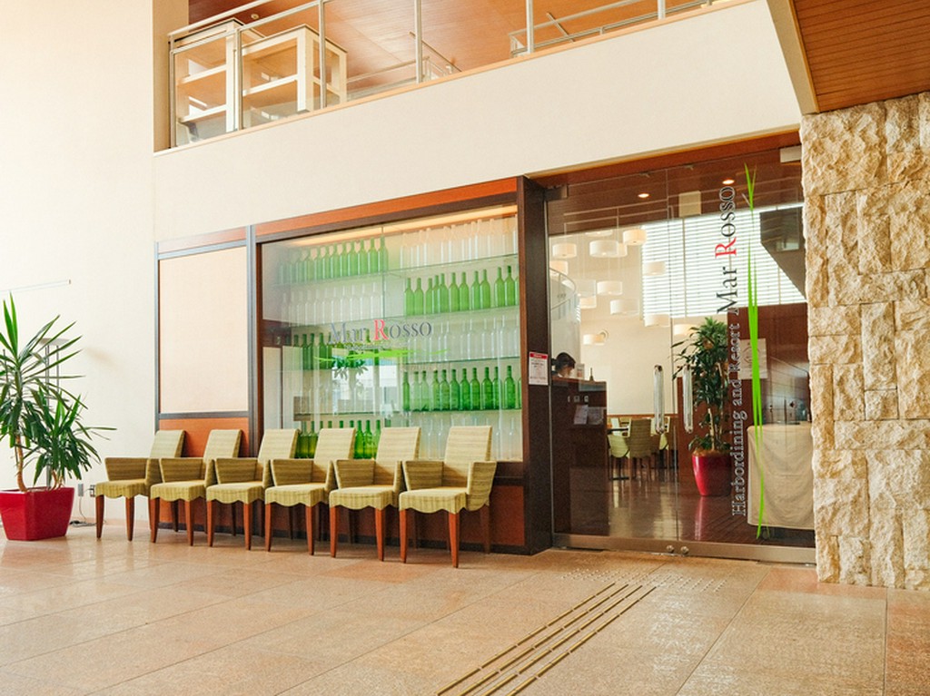 芦屋マリーナの目の前に立地する開放的なレストラン