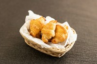 サクッと軽やかな食感にバターでしっとりした香ばしさと上品な甘さに仕上げました。