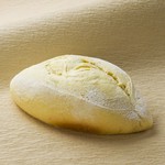 自家製パンは数量限定で11:30より販売! 土・日・月・火曜限定です