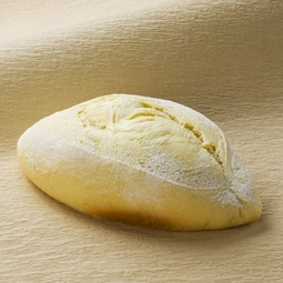 自家製パンは数量限定で11：30より販売！　土・日・月・火曜限定です