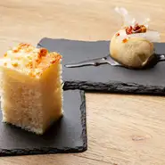 フォアグラ・卵・生クリームを低温で蒸した【カステリーナ】オープン以来のスペシャリテ。口どけはなめらかで、しっかりとフォアグラを感じれます。甘さ・酸味・苦み・食感など多彩なアクセントで、食べ飽きません。