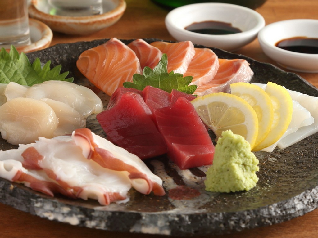 その日の季節の魚を盛り込んだ『御造り盛り合わせ』
