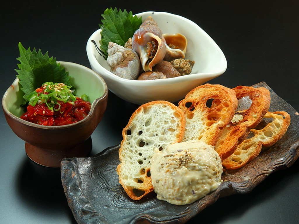 新鮮な食材に手間暇をかけたメニューを日替りでお手頃に楽しめる『本日の小鉢』