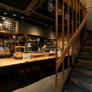 大人の雰囲気漂う店内はゆっくり過ごせる空間。お料理やお酒と共に雰囲気もお楽しみいただけます。

