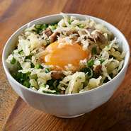 あげ玉・焼豚・たっぷりネギ。わばるならではの豪快TKG！