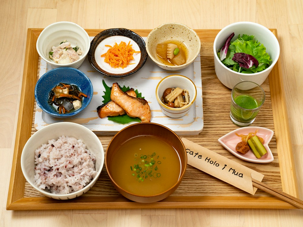 ほっこりおいしい和定食『一汁八菜ホロイムア定食』
