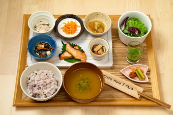 ほっこりおいしい和定食『一汁八菜ホロイムア定食』
