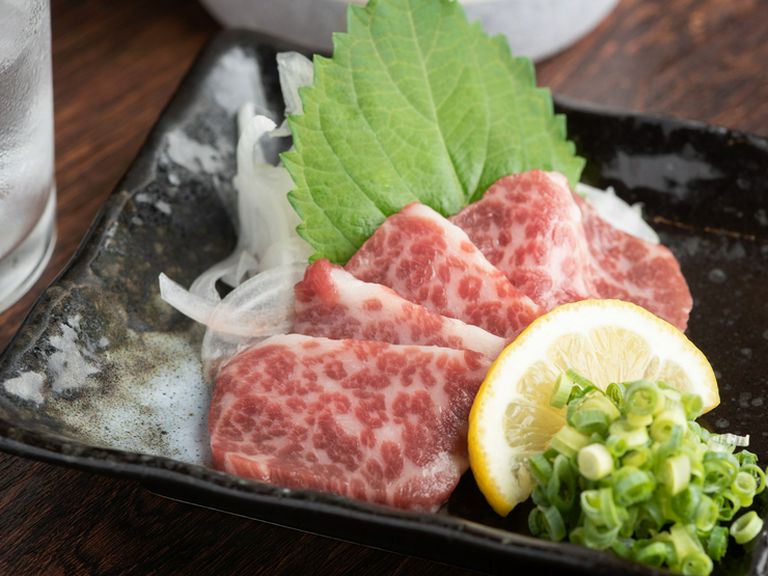 人気の一品『熊本県産　馬刺し』