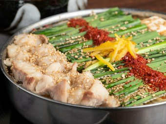 一度食べるとクセになる『柚子醤油もつ鍋』