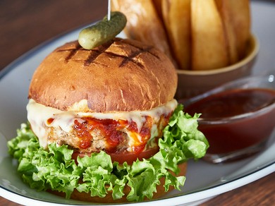 肉が自慢の当店だからこそのハンバーガー