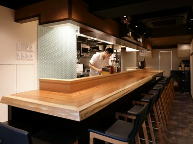 日本各地の銘酒に酔いしれる　日本酒好きにはたまらない品揃え