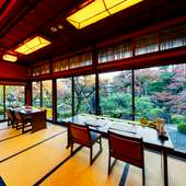 広大な敷地に広がる日本庭園を愛でながら過ごす癒やしの時間