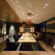 大切な人のおもてなしに最適です。スタッフ一同、お客様のプライベートなお席を最大限にサポートいたします。厳選素材のコース料理と品揃え豊富なお酒で、特別な時間を過ごしてください。

